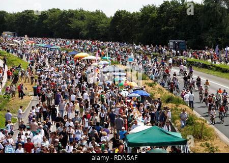 La giunzione Duisburg-Kaiserberg all'arte Still-Leben evento sul Ruhrschnellweg autostrada A40, il più grande evento di capitale Foto Stock