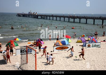 Spiaggia della località balneare e città termale di Binz, Ruegen isola, Meclemburgo-Pomerania Occidentale Foto Stock