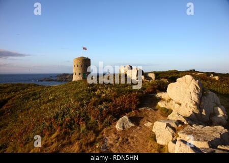 Martello torri, guardare e torri di guardia del XVII secolo si trova lungo il litorale, qui torre n. 5 presso il Pembroke Bay nel Foto Stock