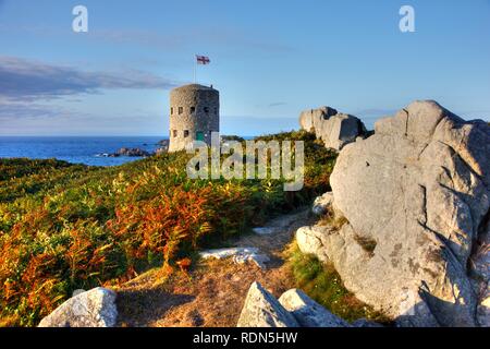 Martello torri, guardare e torri di guardia del XVII secolo si trova lungo il litorale, qui torre n. 5 presso il Pembroke Bay nel Foto Stock