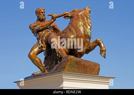 Statua in i giardini del castello di Schloss Schwerin, Castello di Schwerin, Meclemburgo-Pomerania Occidentale Foto Stock