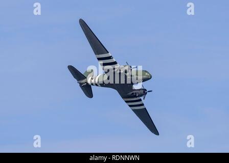 Douglas DC-3 C-47un velivolo da trasporto la II Guerra Mondiale della Royal Air Force, Whitby, England, Regno Unito Foto Stock