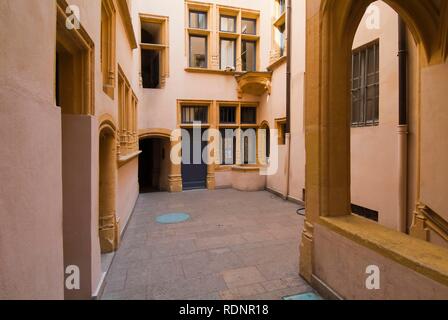 Traboule Hostellerie du Gouvernement, Saint Jean distretto, quartiere storico di Vieux Lyon, Patrimonio Mondiale dell'UNESCO, Lione, Francia Foto Stock