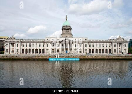 Custom House sul fiume Liffey, Dublino Repubblica di Irlanda, Europa Foto Stock