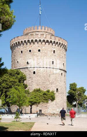 La Torre Bianca di fronte al porto di Salonicco, Macedonia centrale, Grecia, Europa Foto Stock