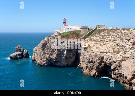 Faro di Cabo de Sao Vicente, costa atlantica, Portogallo, Europa Foto Stock