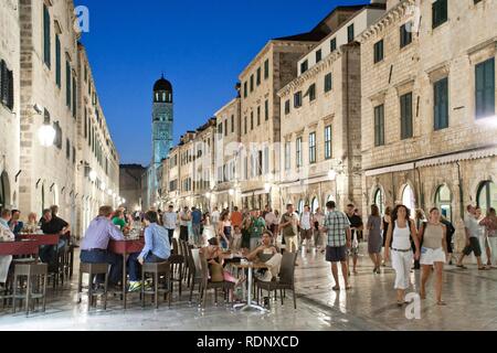 Boulevard di Stradun in serata, la storica città di Dubrovnik, Dalmazia Meridionale, costa Adriatica, Croazia, Europa Foto Stock