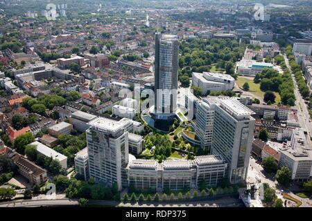 Downtown, azienda Evonik sede e RWE Tower edificio amministrativo, destra, Essen, Renania settentrionale-Vestfalia Foto Stock