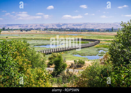 Vista aerea di paludi nel Don Edwards Wildlife Refuge, Fremont, San Francisco Bay Area, California Foto Stock