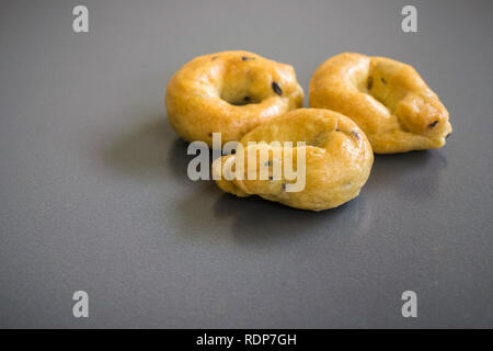 Taralli fatti in casa con olive Foto Stock