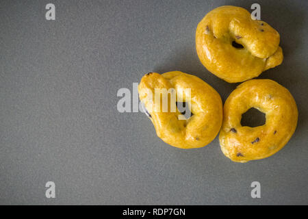 Taralli fatti in casa con olive Foto Stock