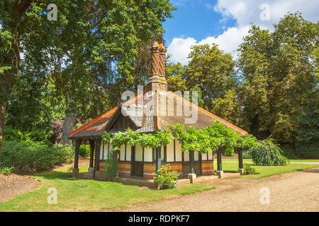 La regina Victoria's Tea House, un mattone pavilion edificio costruito nel 1869 da motivi di Frogmore House sulla Frogmore station wagon, Windsor, Regno Unito Foto Stock