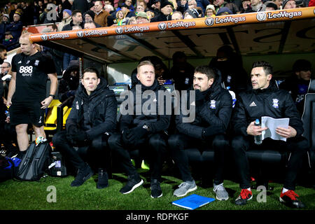 Birmingham City manager Garry Monaco (seconda a sinistra) con assistente manager Pep Clotet (seconda a destra) e primo allenatore della squadra di James Beattie (sinistra) e durante il cielo di scommessa match del campionato a Carrow Road, Norwich. Foto Stock