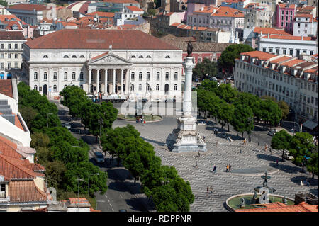 Vista generale della piazza Rossio, Teatro Nacional D. Maria II, Praça Dom Pedro IV, Lisbona, Portogallo, Europa Foto Stock