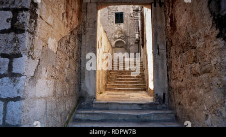Splendido viale tranquillo nella Città Vecchia di Dubrovnik Foto Stock