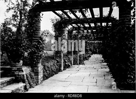 . Giardini per piccole case di campagna . Giardini, inglese. FIG. 261.-piloni in pietra e mattoni. FIG. 262.-una pergola con pontili, alcuni round, alcuni square.. Si prega di notare che queste immagini vengono estratte dalla pagina sottoposta a scansione di immagini che possono essere state migliorate digitalmente per la leggibilità - Colorazione e aspetto di queste illustrazioni potrebbero non perfettamente assomigliano al lavoro originale. Jekyll, Gertrude, 1843-1932; Weaver, Lawrence, Sir, 1876-. Londra : pubblicato presso gli uffici del paese di vita . .. E da George Newnes . .. ; New York : Charles Scribner i figli Foto Stock