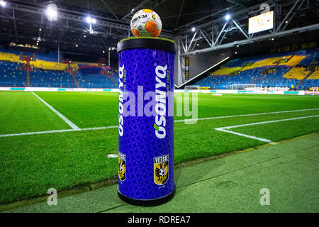 ARNHEM, 18-01-2019, GelreDome, stagione 2018 / 2019, Eredivisie, official sports drink fornitore O'Sonyq durante il match Vitesse - Excelsior Foto Stock