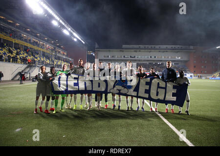 SINT-TRUIDEN, Belgio - 18 Gennaio : i giocatori di Genk celebrare dopo aver vinto la Jupiler Pro League Match Day 22 tra Stvv e KRC Genk il 18 gennaio 2019 in Sint-Truiden, Belgio. (Foto di Vincent Van Doornick/Isosport) Foto Stock