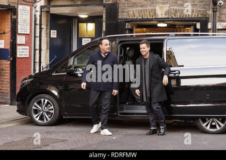 Londra, Regno Unito. 18 gennaio, 2019. Ant e Dec di nuovo insieme per la Gran Bretagna ha talento. Ant McPartlin OBE e Declan Donnelly OBE arriva per il primo programma nella nuova serie di Gran Bretagna Got Talent al London Palladium. Credito: Peter Hogan/Alamy Live News Foto Stock