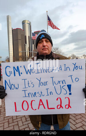 Detroit, Michigan STATI UNITI D'America - 18 Gennaio 2019 - General Motors lavoratori e sostenitori si sono stretti al di fuori sede GM per protestare contro la General Motors' piano di chiusura di cinque impianti di auto negli Stati Uniti e in Canada. Credito: Jim West/Alamy Live News Foto Stock