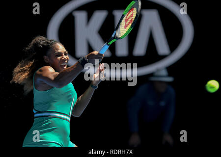 Melbourne, Australia. 19 gen 2019. Xvi seme Serena Williams degli USA in azione nel terzo round match contro Dayana Yastremska dell'Ucraina il giorno sei del 2019 Australian Open Grand Slam torneo di tennis a Melbourne, Australia. Williams ha vinto 62 61. Sydney bassa/Cal Sport Media Credito: Cal Sport Media/Alamy Live News Foto Stock