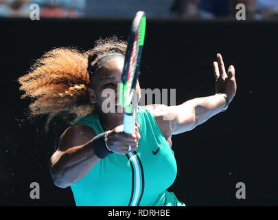 Melbourne Park, Melbourne, Australia. Xix gen, 2019. Australian Open di Tennis, giorno 6; Serena William di USA restituisce la sfera contro Dayana Yastremska dell'Ucraina Credito: Azione Sport Plus/Alamy Live News Foto Stock