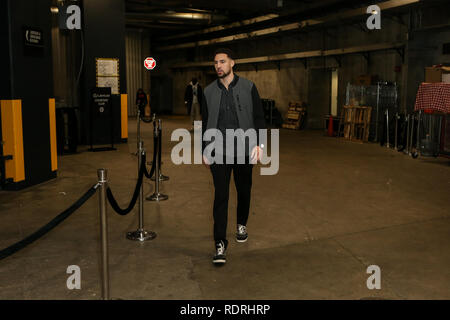 Los Angeles, CA, Stati Uniti d'America. 18 gennaio, 2019. Golden State Warriors guard Klay Thompson #11 prima del Golden State Warriors vs Los Angeles Clippers a Staples Center il 18 gennaio 2019. (Foto di Jevone Moore) Credito: csm/Alamy Live News Foto Stock