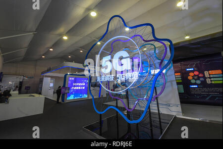 (190119) -- HANGZHOU, Gennaio 19, 2019 (Xinhua) -- un 5G mostra tecnologica è tenuto in Hangzhou, est della Cina di Provincia dello Zhejiang, Gennaio 19, 2019. (Xinhua/Xu Yu) Foto Stock