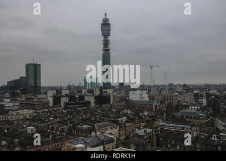 Londra REGNO UNITO. 19 gennaio 2019. Regno Unito: Meteo Alto angolo vista di BT Tower e lo skyline di Londra in una fredda giornata a sopraggitto Credito: amer ghazzal/Alamy Live News Foto Stock