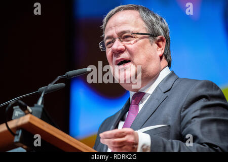 19 gennaio 2019, nella Renania settentrionale-Vestfalia, Düsseldorf: Nord Rhine-Westphalian Primo Ministro Armin Laschet (CDU) parla per gli ospiti al CDU nuovo anno di ricezione. Foto: Marcel Kusch/dpa Foto Stock