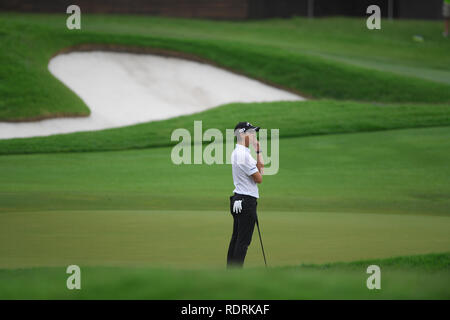 Singapore. 19 gen 2019. Ryo Ishikawa (JPN), Jan 19, 2019 - Golf: attendere il suo putt sul diciottesimo foro durante il round 2 giorno 3 di SMBC Singapore Open 2019 Credit: Haruhiko Otsuka/AFLO/Alamy Live News Foto Stock