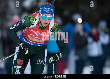 Ruhpolding in Germania. Xix gen, 2019. Biathlon: Coppa del Mondo di calcio, 4 x 6 km per la staffetta femminile in Chiemgau Arena. Franziska Preuß dalla Germania sulla via Credito: Sven Hoppe/dpa/Alamy Live News Foto Stock