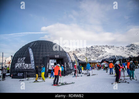 L'Italia. 19 gennaio 2019. Foto LaPresse - Marco Alpozzi 19 Gennaio 2019 a Bormio Italia Sport EA7 Emporio Armani Sportour edizione invernale nella foto: il villaggio a Bormio 2000 Foto LaPresse - Marco Alpozzi Gennaio 19, 2019 a Bormio Italia sport EA7 Emporio Armani Sportour edizione invernale nel pic: Bormio 2000 Credit: LaPresse/Alamy Live News Foto Stock