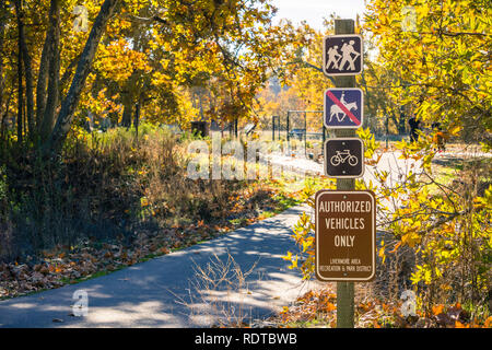 Posted trail regole, Sycamore Grove Park, Livermore, est la baia di San Francisco, California Foto Stock