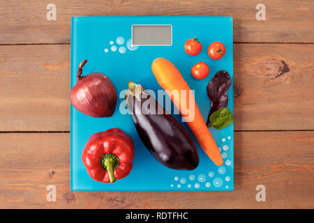 Verdure isolato su scale vista superiore close-up Foto Stock