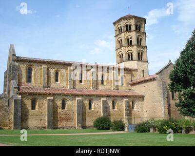 Anzy-le-Duc, église extérieur. Foto Stock