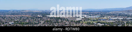 Vista aerea di San Jose; Diablo mountain range in background, South San Francisco Bay Area, California Foto Stock