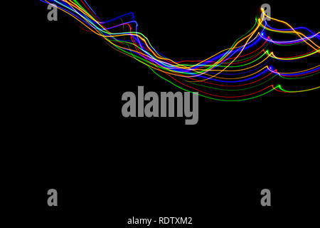 Varie colorate luci astratte su sfondo nero. La pittura di luce la fotografia. Foto Stock