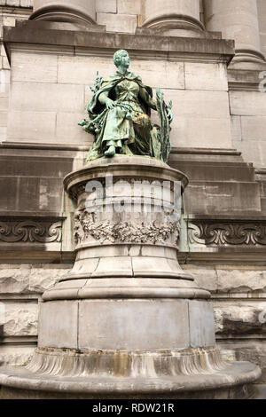 La scultura in bronzo dell'arco trionfale a Bruxelles, in Belgio. Foto Stock