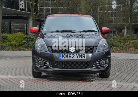 2013 Suzuki Swift SZ-L auto compatte Foto Stock