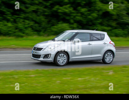 2013 Suzuki Swift SZ-L auto compatte Foto Stock