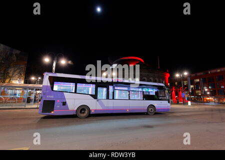 Un autobus a piano singolo di Leeds gestito dal primo operatore di autobus Foto Stock