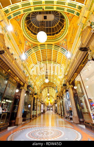County Arcade è parte del quartiere di Victoria complesso per lo shopping a Leeds. Foto Stock