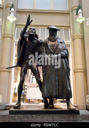 Leipzig, Germania - 15 novembre 2018. Le figure in bronzo raffigurante una scena di Faust, con Mephistopheles e uno studente dal Leipzig scultore Matthieu Foto Stock