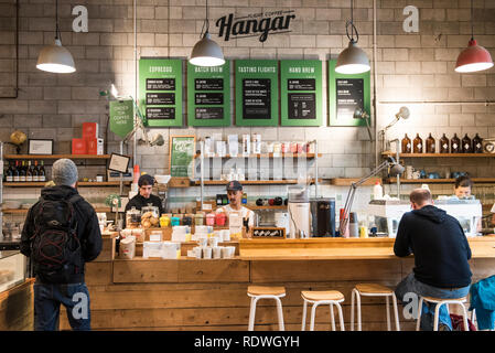 Il volo caffè Hangar è un cafe che serve la casa-di infuso di caffè, panini & luce mangia a 119 Dixon St in Te Aro, Wellington, Nuova Zelanda. Foto Stock