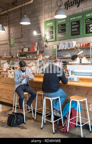 Il volo caffè Hangar è un cafe che serve la casa-di infuso di caffè, panini & luce mangia a 119 Dixon St in Te Aro, Wellington, Nuova Zelanda. Foto Stock