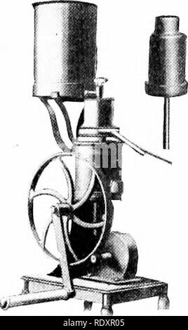 . Il libro di burro : un testo sulla natura, la fabbricazione e la commercializzazione del prodotto . Il burro. CREA M EGLI PA RA zione 69 proporzione di crema al latte scremato dovrebbe essere ap- prossimalmente da uno a otto, o da uno a dieci. Ad esempio,. Si prega di notare che queste immagini vengono estratte dalla pagina sottoposta a scansione di immagini che possono essere state migliorate digitalmente per la leggibilità - Colorazione e aspetto di queste illustrazioni potrebbero non perfettamente assomigliano al lavoro originale. Guthrie, Edward Sewall, 1880-1964. New York : Macmillan Foto Stock