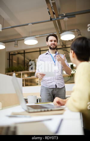 Spiegando i punti principali Foto Stock