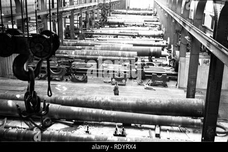 Rüstungsbetrieb Schneider & Cie Le Havre / Schneider-Fabriken / Schneider Usines - Geschützrohre und keine Eisenbahngeschütze / Gun di barili e nessuna ferrovia pistole Foto Stock