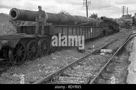 Rüstungsbetrieb Schneider & Cie Le Havre / Schneider-Fabriken / Schneider Usines - Geschützrohre und keine Eisenbahngeschütze / Gun di barili e nessuna ferrovia pistole Foto Stock